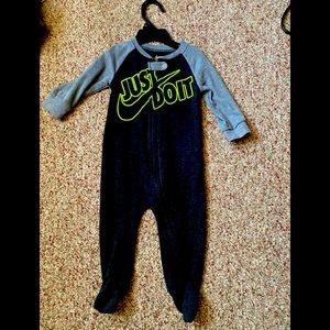 Onesie excellent condition ! Nike !